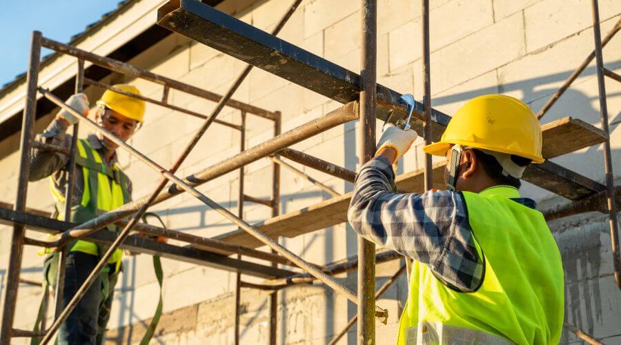 Professional residential roofers in Reynolds, IL